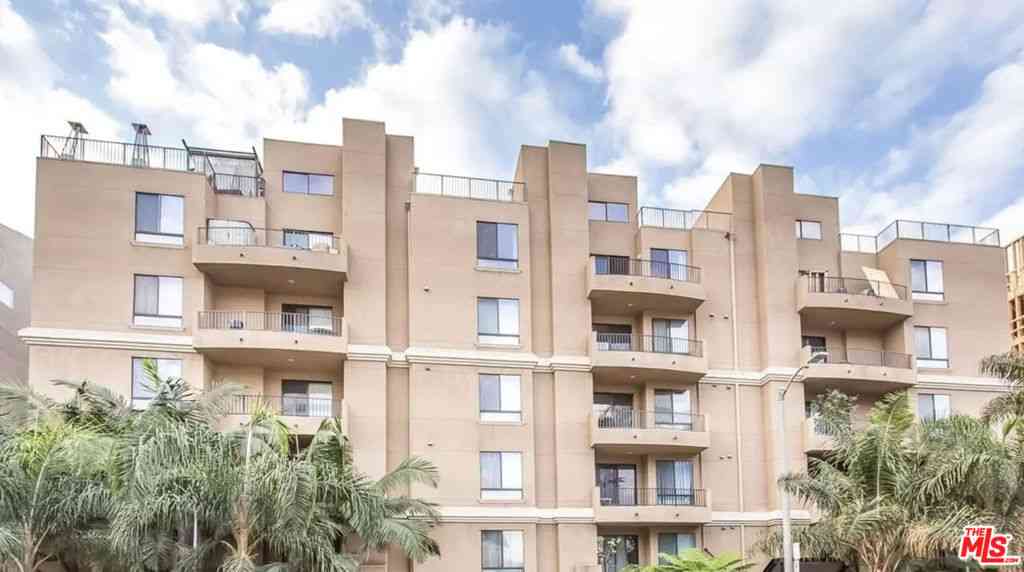 Condo For Rent - 7076 Hawthorn<br/> Los Angeles, CA 90028