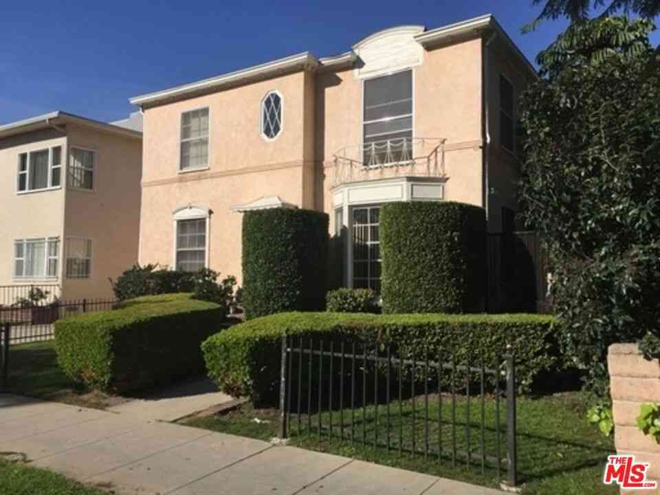 Homes For Sale - 6111 Afton Place<br/> Los Angeles, CA 90028