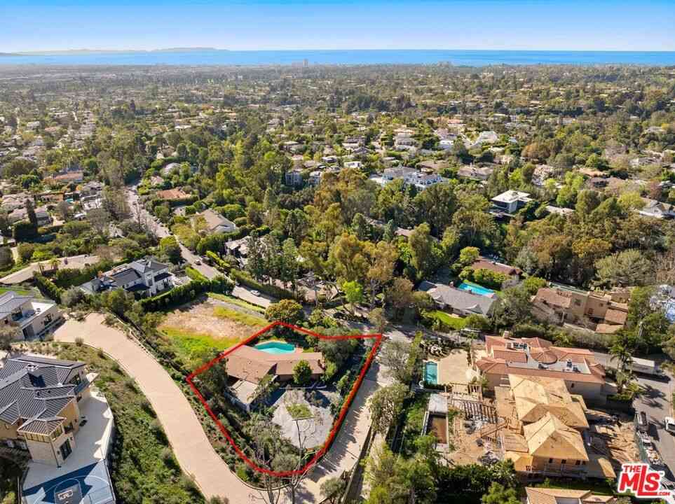 Homes For Sale - 590 N Tigertail Road<br/> Los Angeles, CA 90049