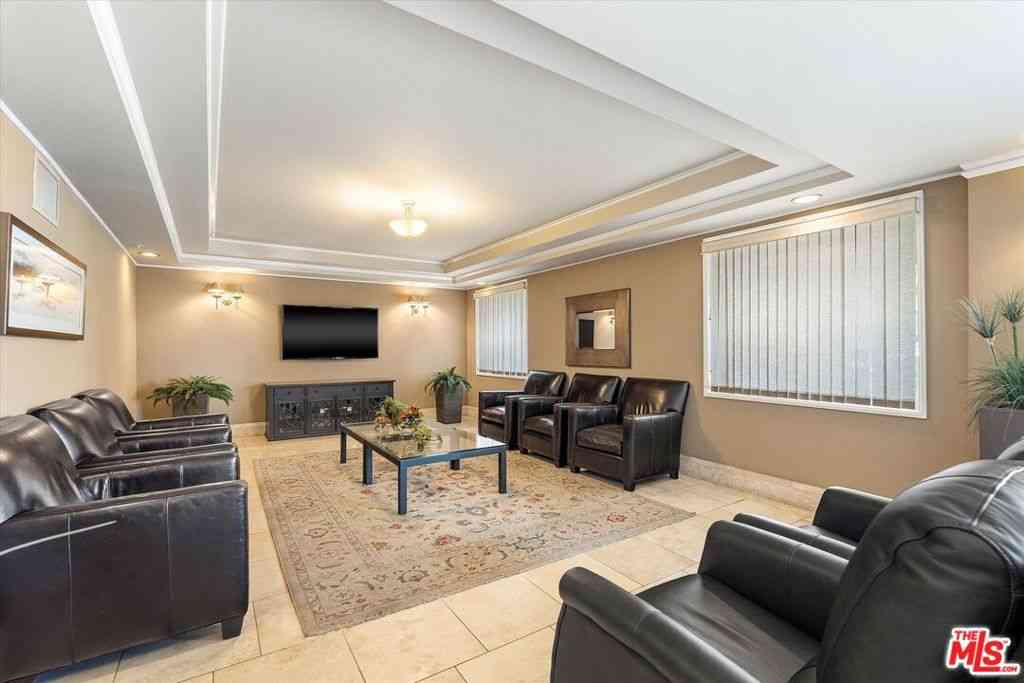 Condo For Sale - 620 S Gramercy Place #103<br/> Los Angeles, CA 90005
