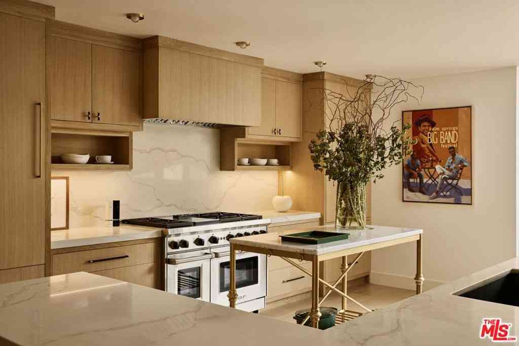 Condo For Sale - 211 S Spalding Drive #110N<br/> Beverly Hills, CA 90212