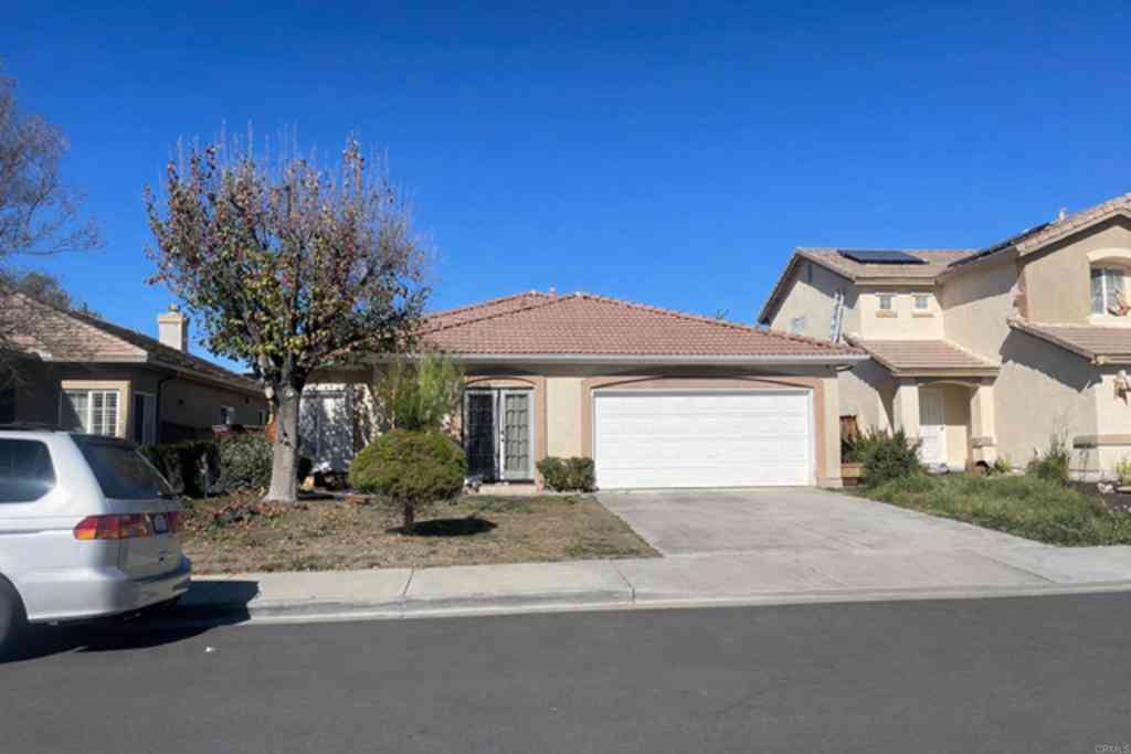 Homes For Sale - 39277 Cayman Court<br/> Murrieta, CA 92563