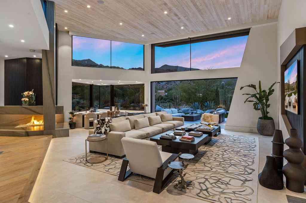 Homes For Sale - 173 Tamit Place<br/> Palm Desert, CA 92260