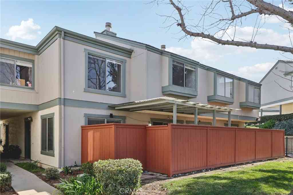Townhouse For Sale - 1110 Cleghorn Drive #D<br/> Diamond Bar, CA 91765
