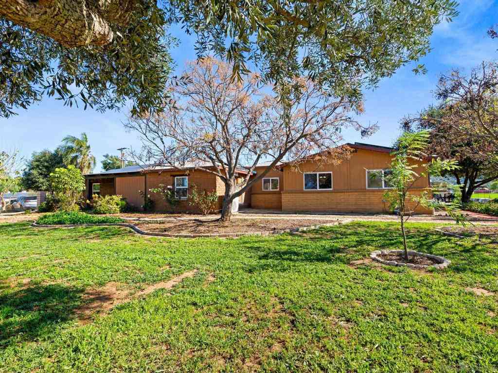 Homes For Sale - 1550 Keyes Road<br/> Ramona, CA 92065