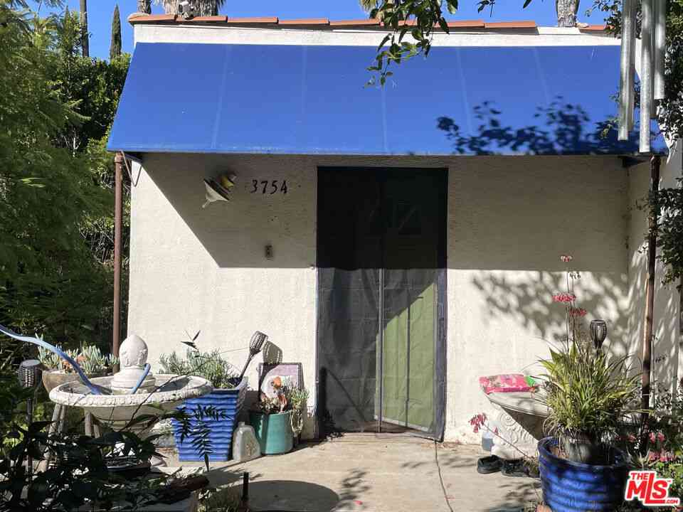 Homes For Sale - 3754 Fredonia Drive<br/> Los Angeles, CA 90068