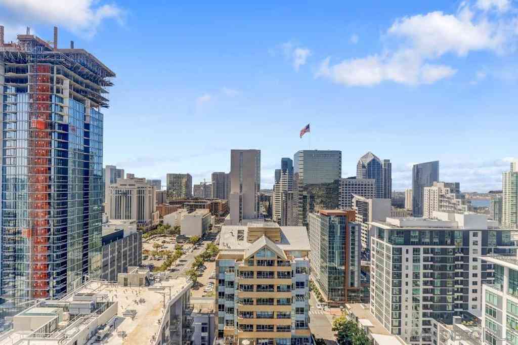 Homes For Rent - 300 W Beech St #2101<br/> San Diego, CA 92101