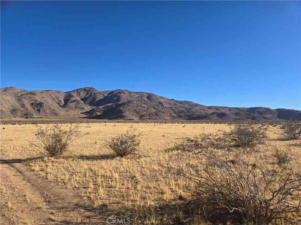 Vacant Land For Sale - 108900 SF Bellflower Street<br/> Apple Valley, CA 92308