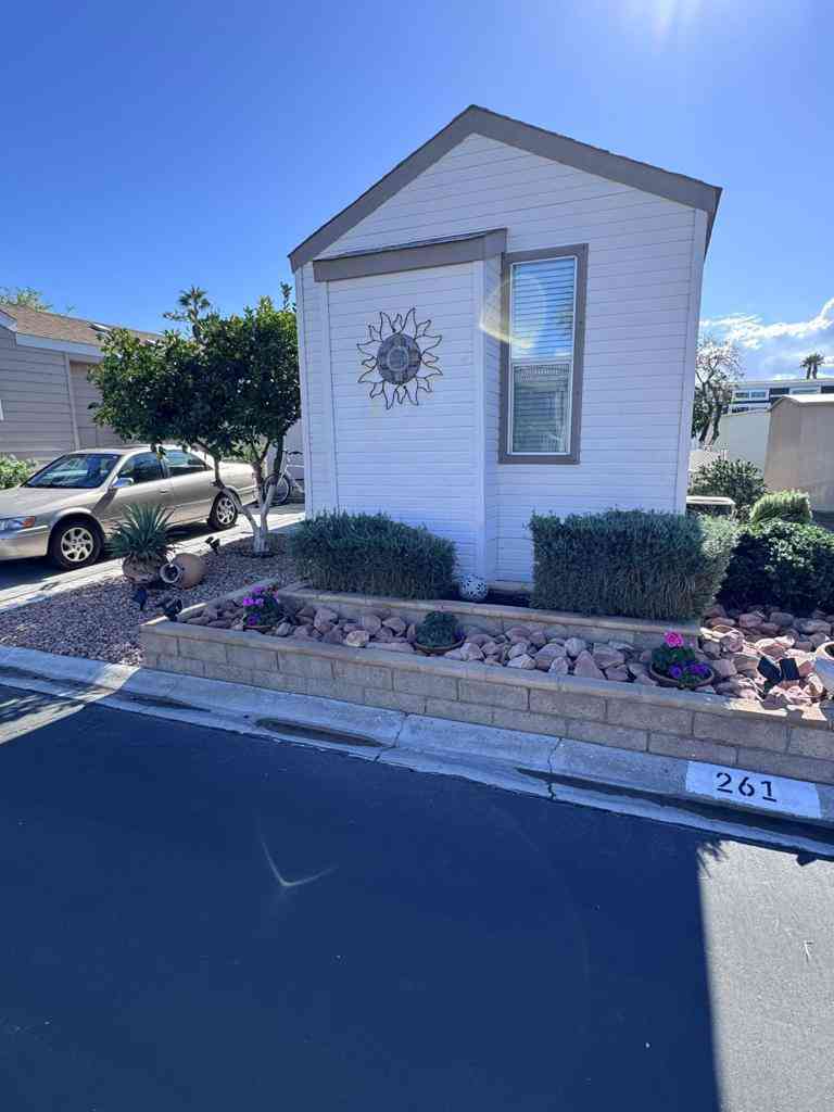 Mobile Home For Sale - 81620 Avenue 49 #261B<br/> Indio, CA 92201