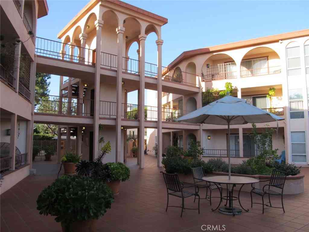 Condo For Rent - 2035 4th Street #202C<br/> Santa Monica, CA 90405