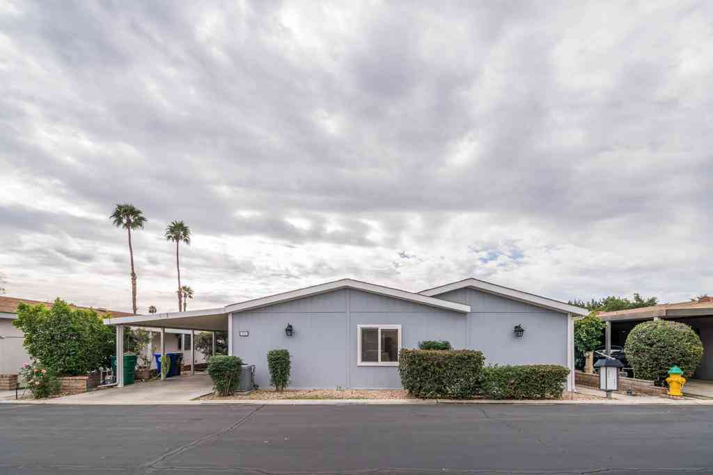 Mobile Home For Sale - 73450 Country Club Drive #302<br/> Palm Desert, CA 92260