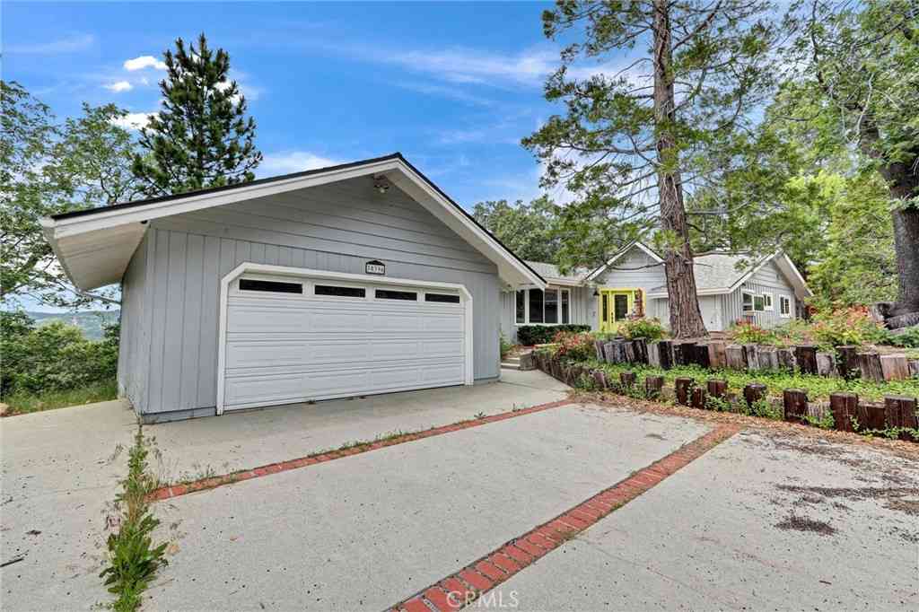 Homes For Sale - 30396 Live Oak Drive<br/> Running Springs, CA 92382
