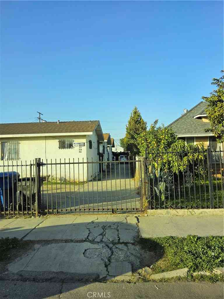 Multifamily For Sale - 837 W 65th<br/> Los Angeles, CA 90044