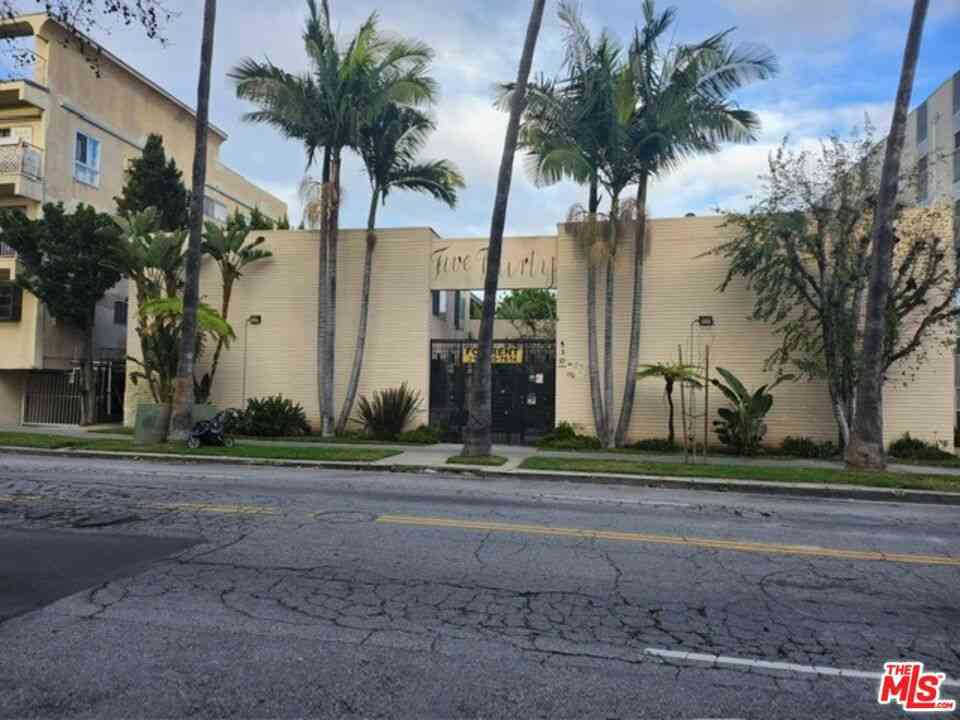 Apartment For Rent - 530 S Normandie Avenue #16<br/> Los Angeles, CA 90020