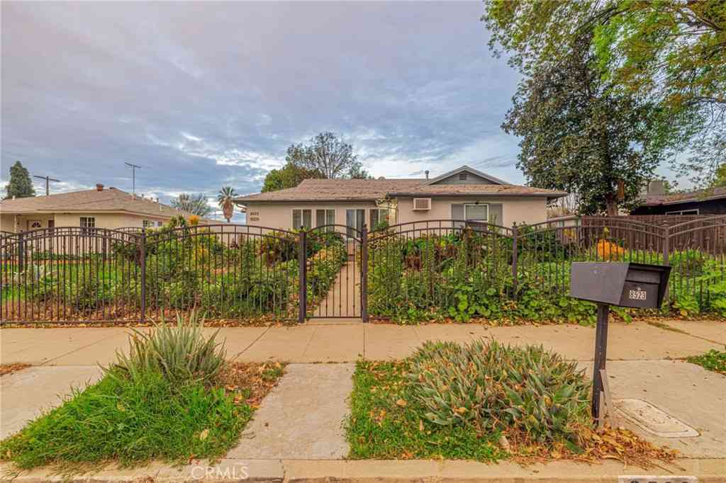 Homes For Sale - 8523 & 8521 Lindley Avenue<br/> Northridge, CA 91325