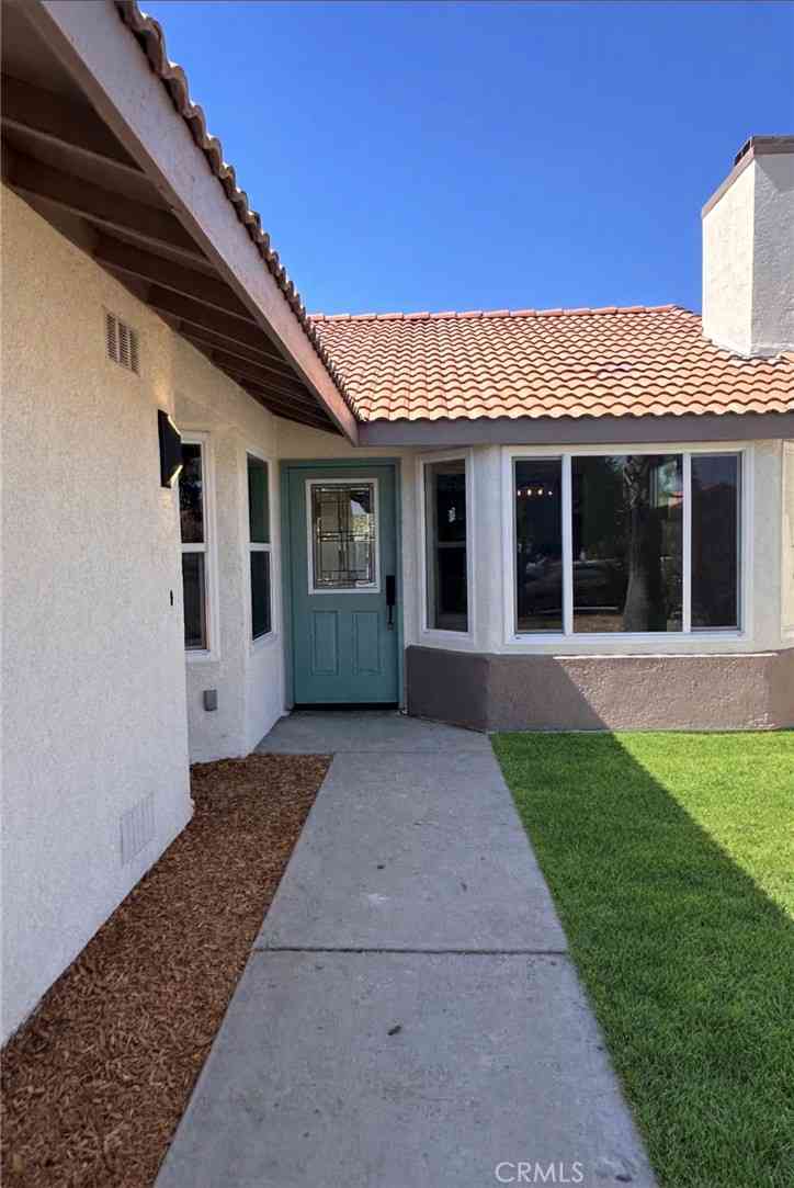 Homes For Sale - 14958 Granada Avenue<br/> Fontana, CA 92335