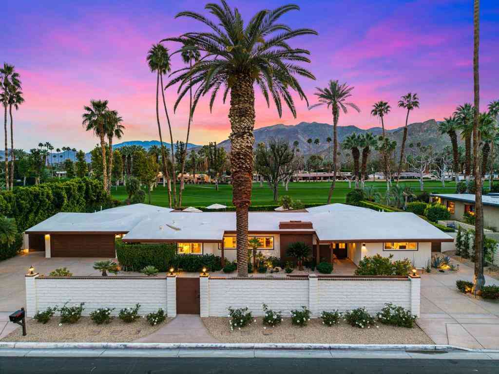 Homes For Sale - 71369 Country Club Drive<br/> Rancho Mirage, CA 92270