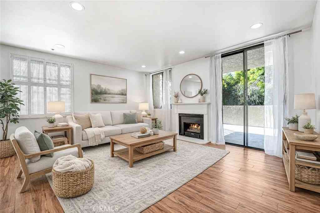 Condo For Sale - 7001 S La Cienega #101<br/> Los Angeles, CA 90045