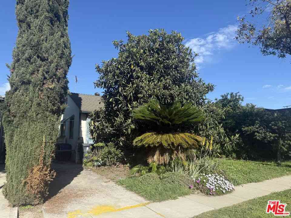 Homes For Sale - 2413 Denmead Street<br/> Lakewood, CA 90712