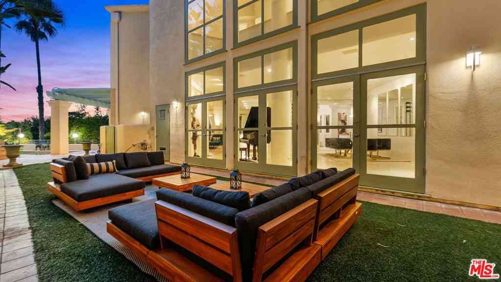 Homes For Rent - 1368 Doheny Place<br/> Los Angeles, CA 90069