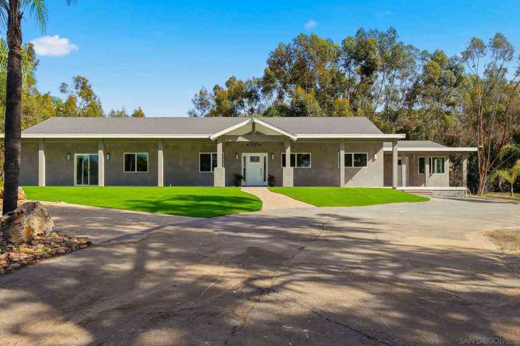 Homes For Sale - 9965 Dunbar Lane<br/> El Cajon, CA 92021