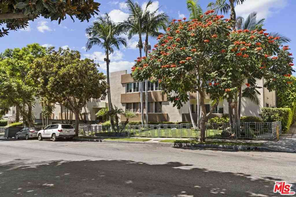 Condo For Sale - 1233 N Laurel Avenue #103<br/> West Hollywood, CA 90046