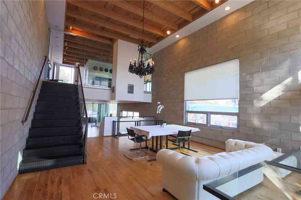 Homes For Rent - 6615 Melrose Avenue #1<br/> Los Angeles, CA 90038
