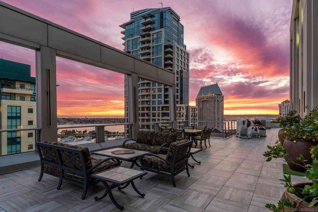 Condo For Sale - 645 Front St #2204<br/> San Diego, CA 92101