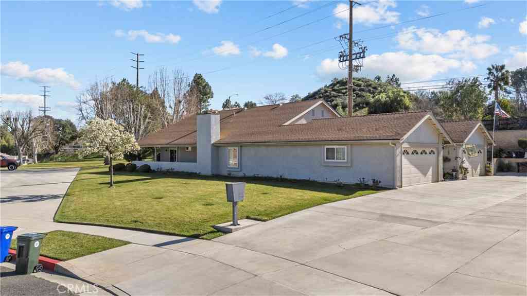 Condo For Sale - 19002 Avenue Of The Oaks<br/> Newhall, CA 91321