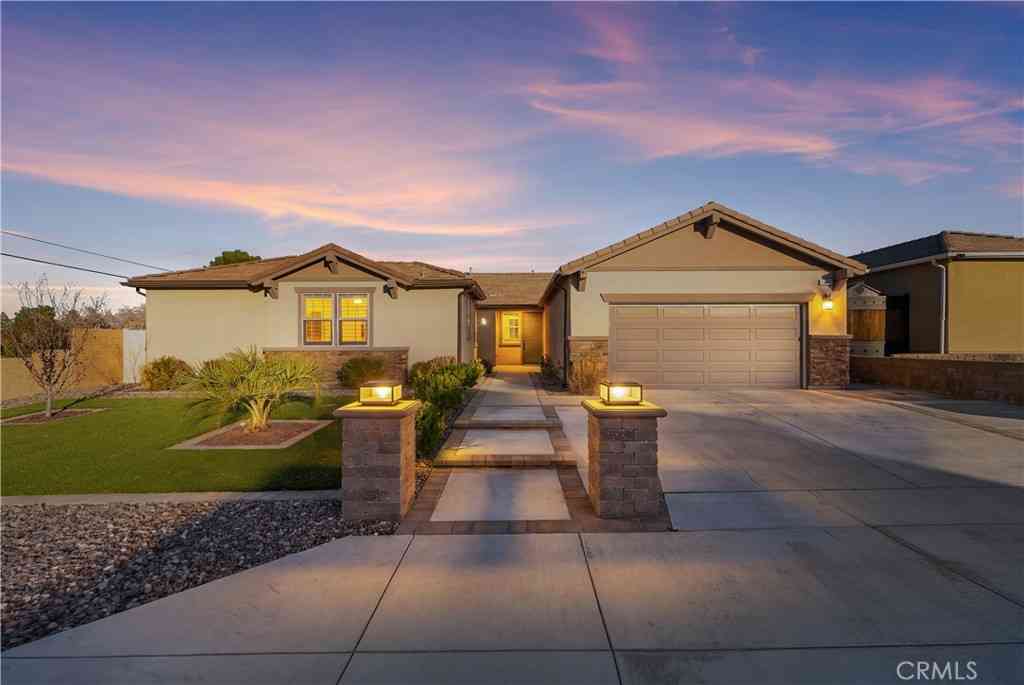 Homes For Sale - 41742 Wayladn Court<br/> Lancaster, CA 93536