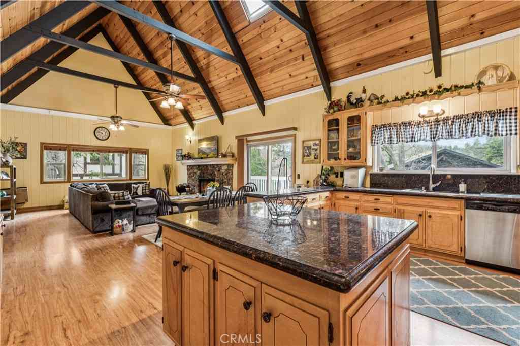Homes For Sale - 200 Birchwood<br/> Lake Arrowhead, CA 92352