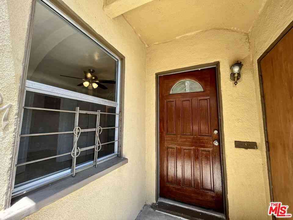 Homes For Rent - 1807 S Redondo Boulevard #LOWER<br/> Los Angeles, CA 90019
