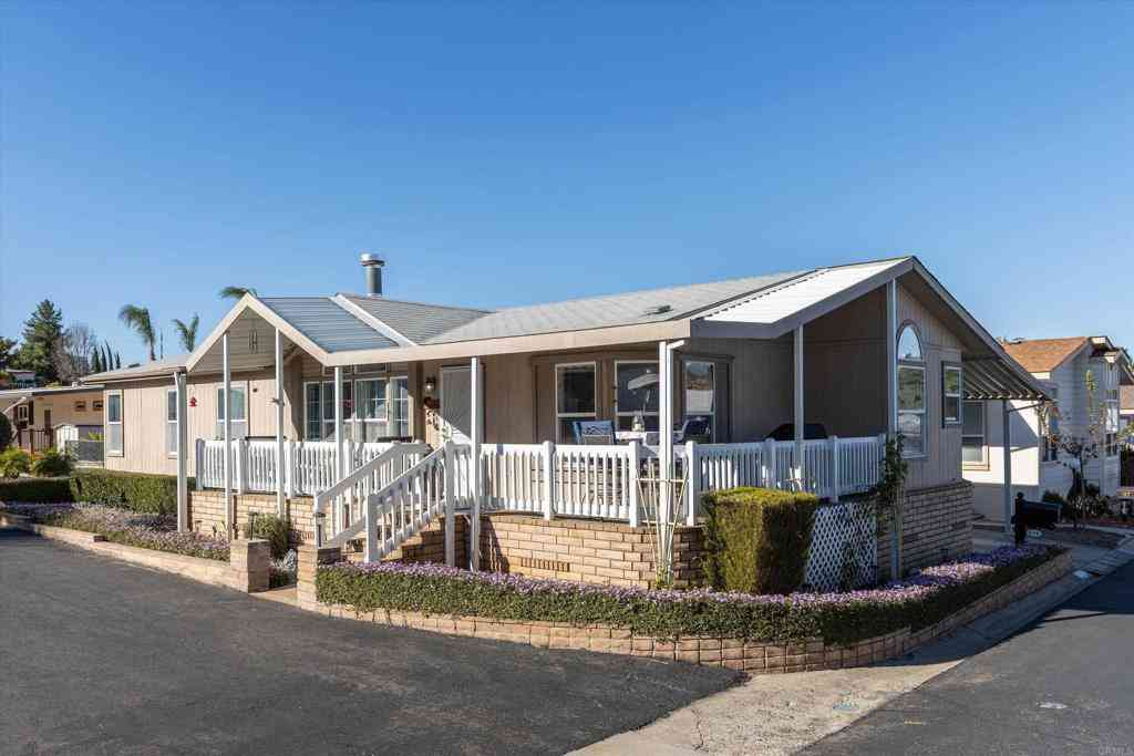 Mobile Home For Sale - 525 W El Norte Pkwy #116<br/> Escondido, CA 92026