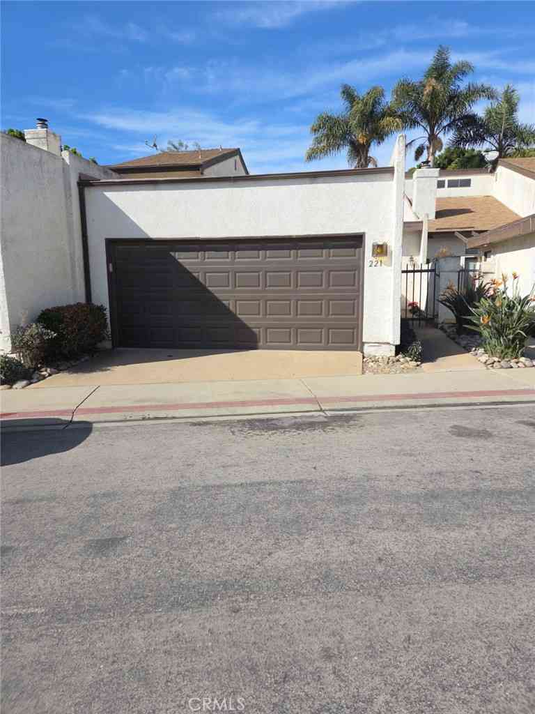 Townhouse For Sale - 221 Marquis Place<br/> Santa Maria, CA 93454