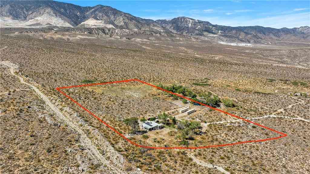 Homes For Sale - 38450 State Highway 18<br/> Lucerne Valley, CA 92356