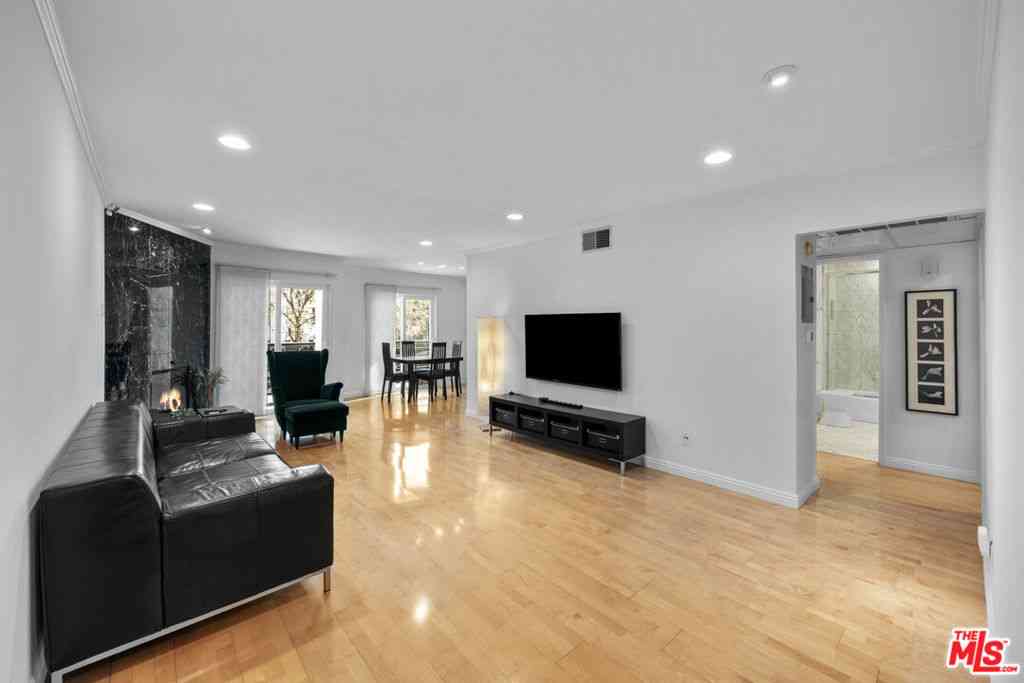 Condo For Sale - 1515 S Beverly Drive #202<br/> Los Angeles, CA 90035