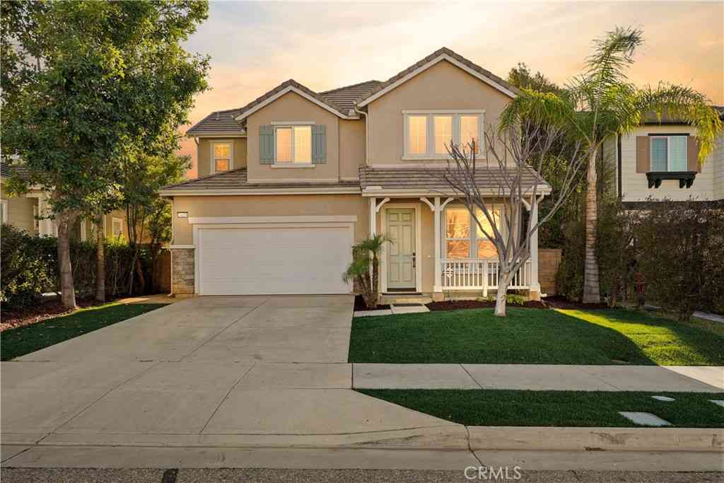 Homes For Sale - 34229 Larksburg Court<br/> Lake Elsinore, CA 92532