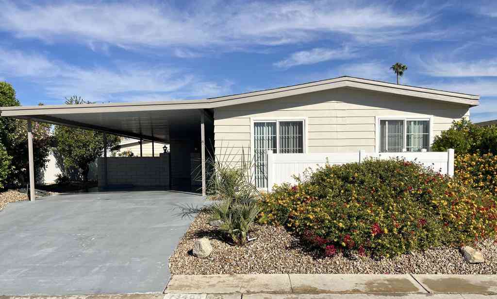 Mobile Home For Sale - 73406 Adobe Springs Drive<br/> Palm Desert, CA 92260