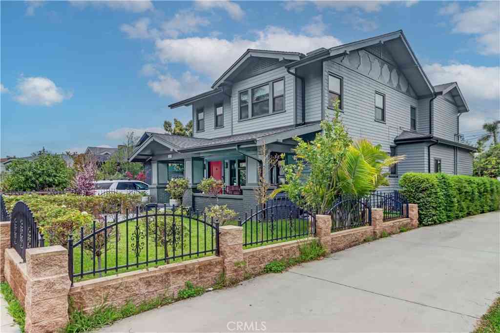 Homes For Sale - 223 N. St. Andrews<br/> Los Angeles, CA 90004