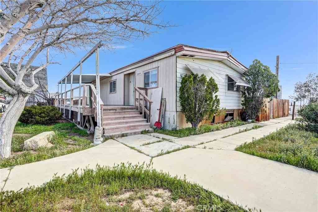 Mobile Home For Sale - 20695 Dale Evans Pkwy<br/> Apple Valley, CA 92307