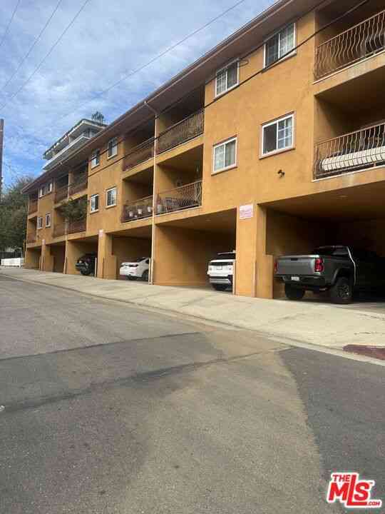 Condo For Rent - 1001 Hammond Street #7<br/> West Hollywood, CA 90069