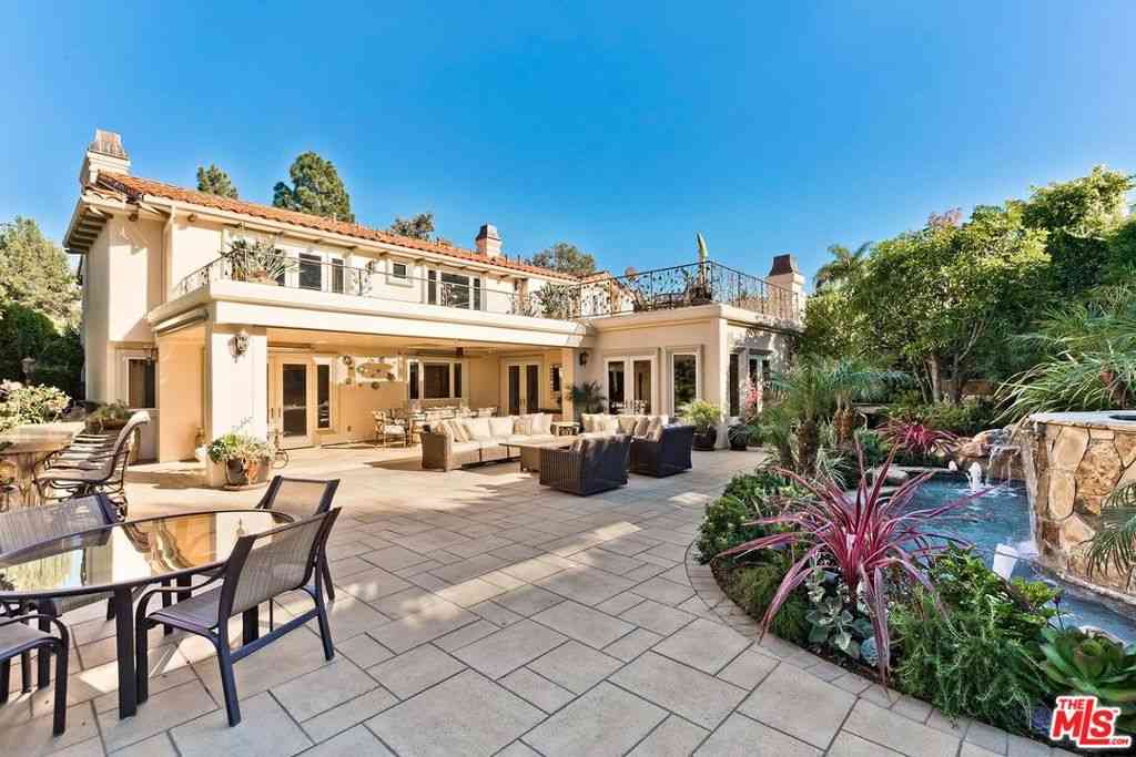 Homes For Sale - 10212 Briarwood Drive<br/> Los Angeles, CA 90077