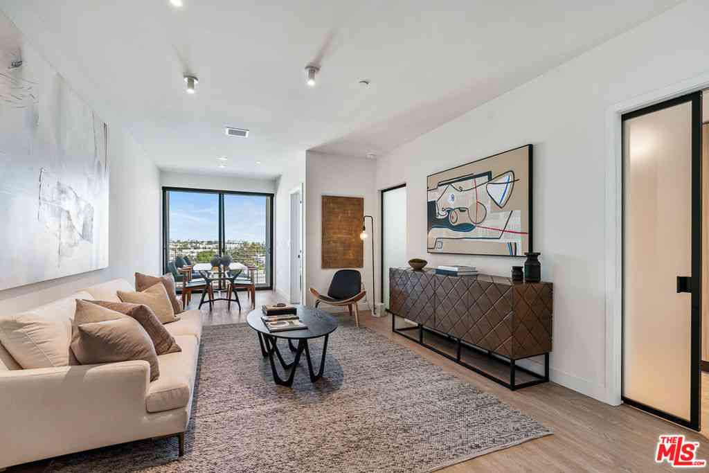 Condo For Rent - 3688 Overland Avenue #PH9<br/> Los Angeles, CA 90034