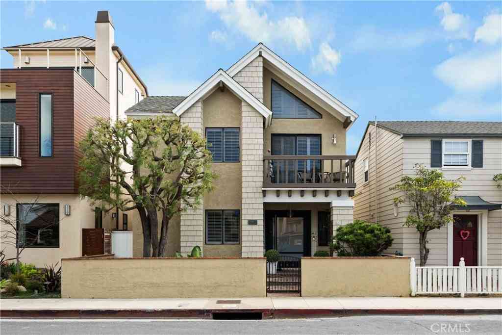 Homes For Sale - 86 Via Di Roma Walk<br/> Long Beach, CA 90803