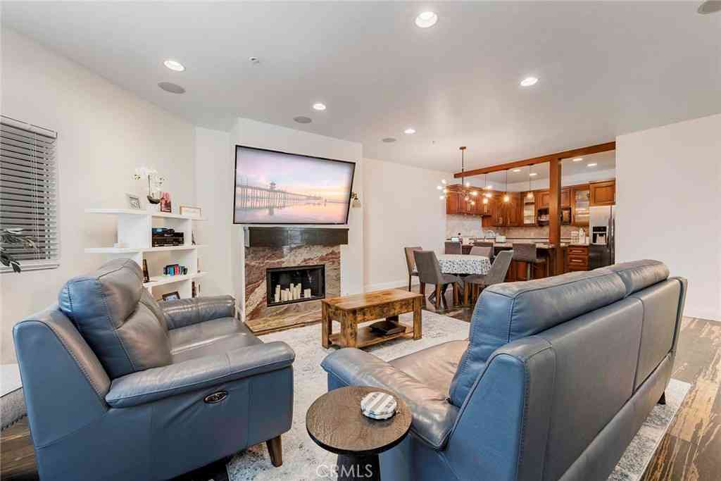 Condo For Sale - 16912 Sims Lane #103<br/> Huntington Beach, CA 92649