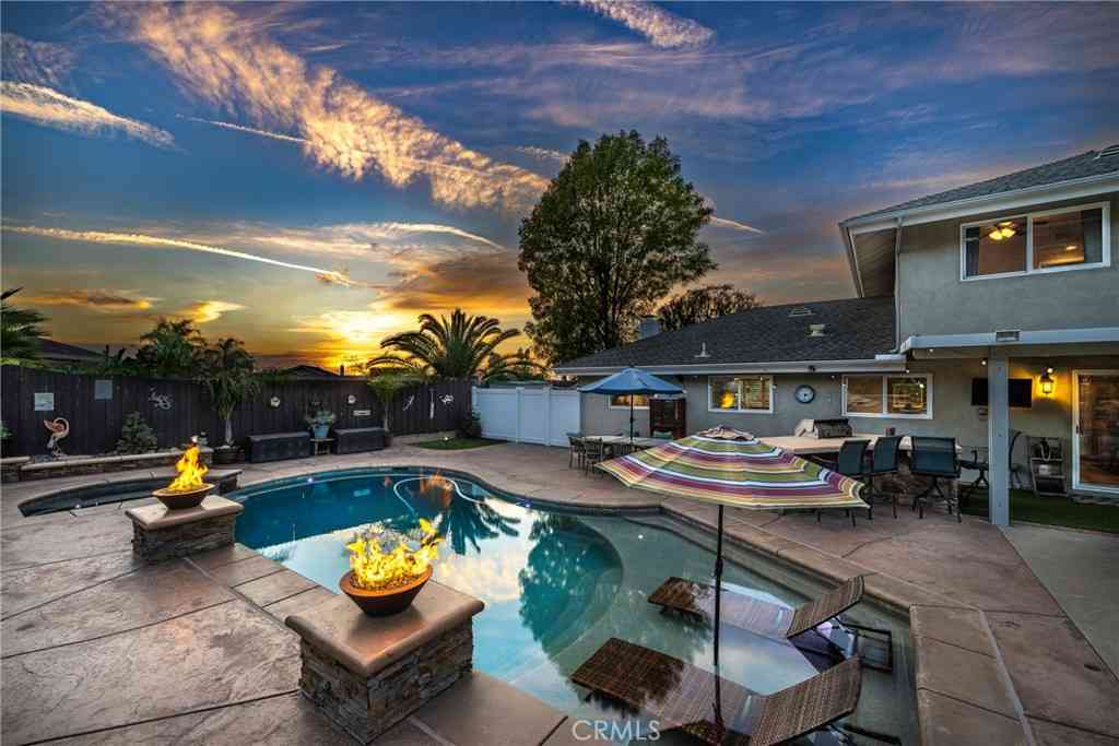 Homes For Sale - 19582 Crestknoll<br/> Orange County, Yorba Linda, CA 92886