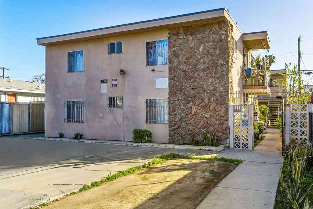 Homes For Sale - 4035 Highland Ave<br/> San Diego, CA 92105