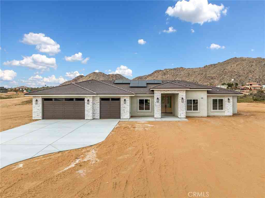 Homes For Sale - 23842 Cahuilla<br/> Apple Valley, CA 92307