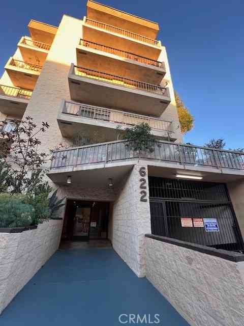 Condo For Sale - 622 S Barrington #302<br/> Los Angeles, CA 90049
