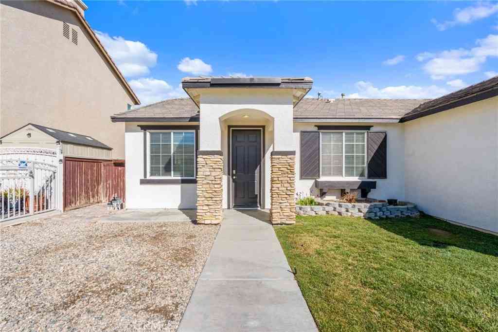 Homes For Sale - 12962 Tehachapi Street<br/> Hesperia, CA 92344